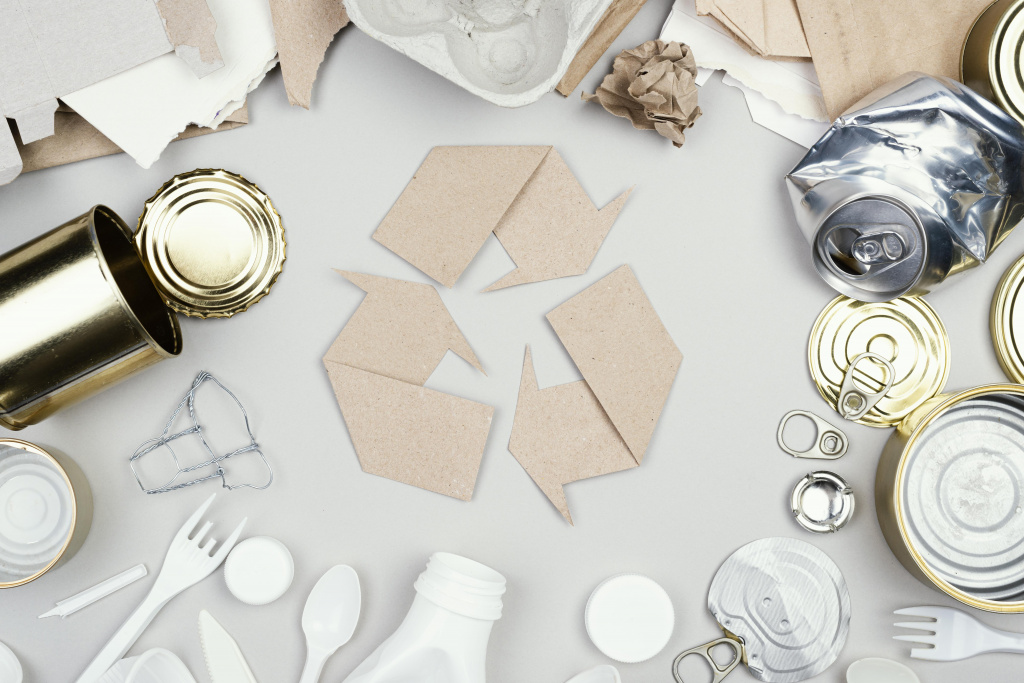 flat-lay-recycling.jpg flat-lay-recycling.jpg
